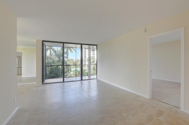 Building Photo - 6797 Willow Wood Dr