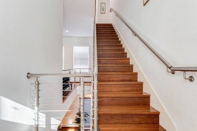 Building Photo - 4115 Chartres St