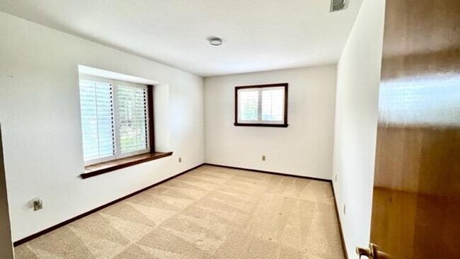 Building Photo - Lake Wildwood 3 Bedroom!