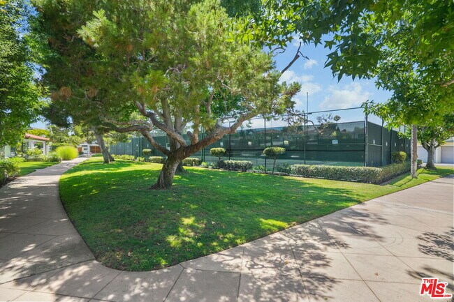 Building Photo - 213 Via Cordova