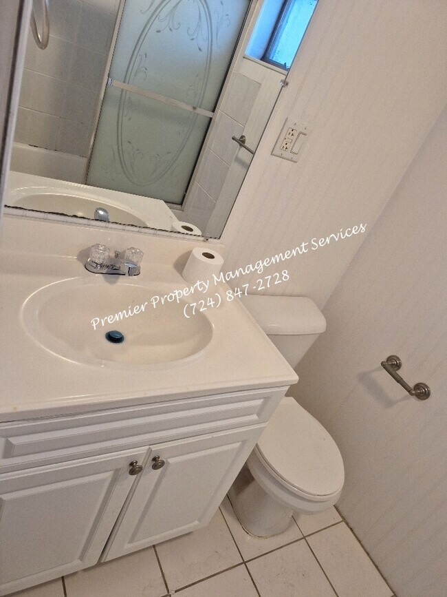 Building Photo - 451 Maplewood Ave