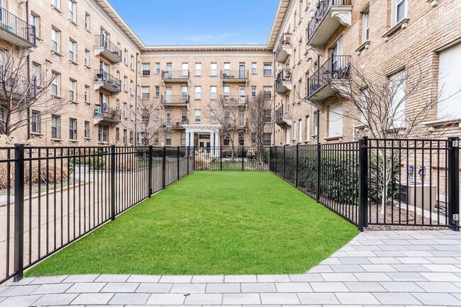 Building Photo - 1401 Columbia Rd NW