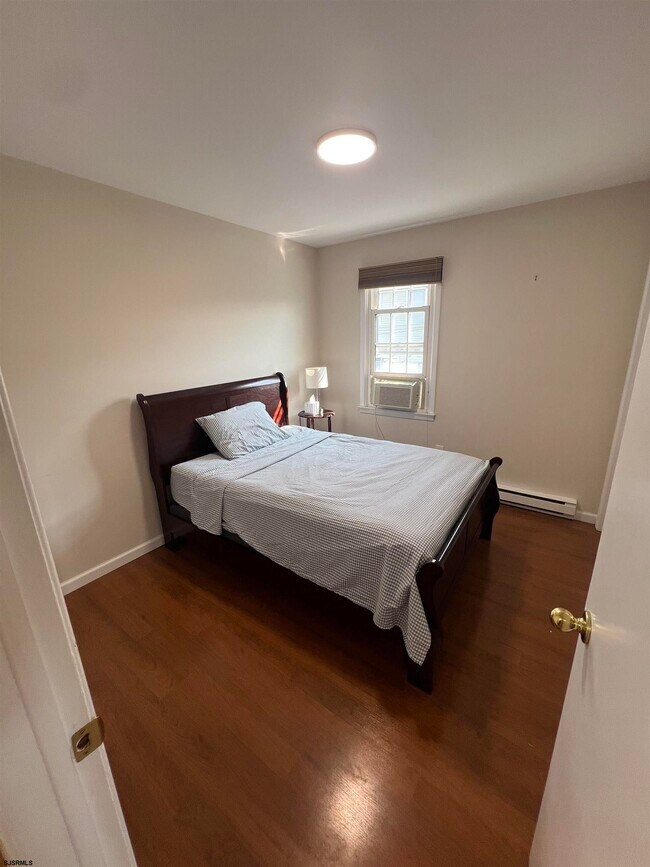 Building Photo - 9709 Monmouth Ave