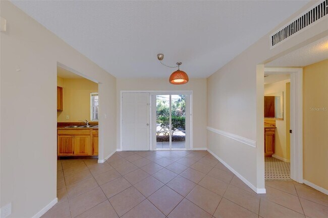 Building Photo - 8301 Bardmoor Blvd