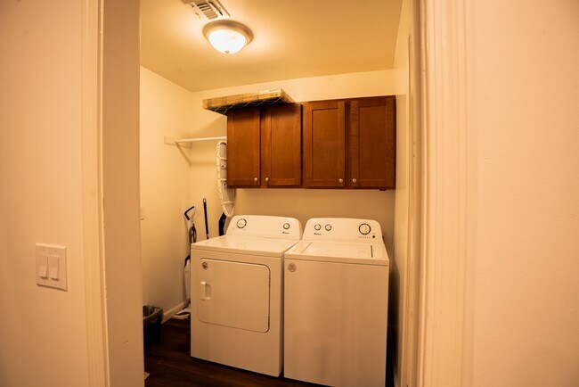 Building Photo - 1720 E Hermosa Dr