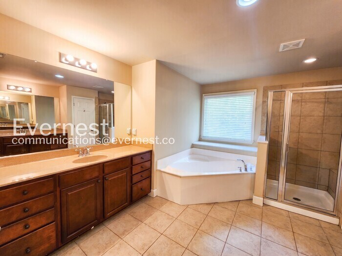 Building Photo - 1656 Danbury Parc Pl