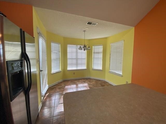 Building Photo - 6098 Ravenwood Lake Dr E