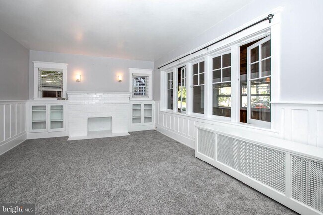 Building Photo - 20 E Merchant St