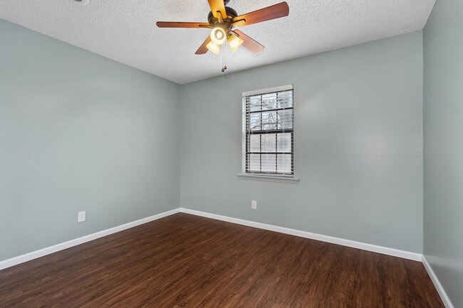 Building Photo - 618 E Johnston St