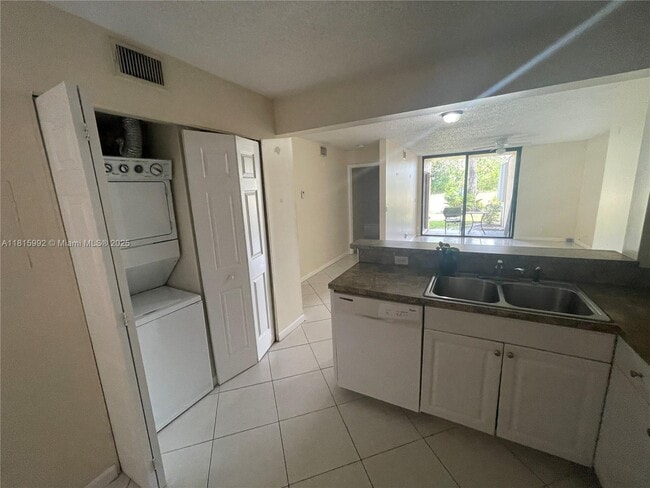 Building Photo - 5661 Riverside Dr