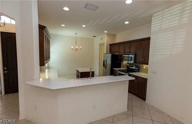 Building Photo - 11108 Esteban Dr