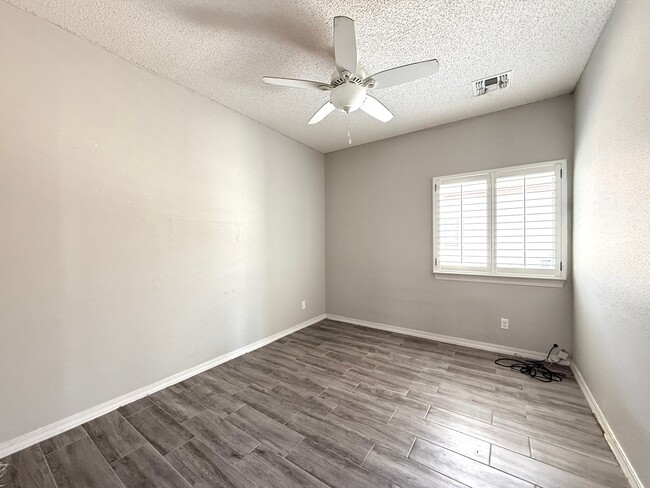 Building Photo - 3729 Loma Brisa Dr
