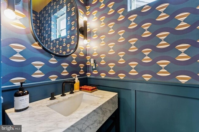 Building Photo - 1333 Eastern Ave NE