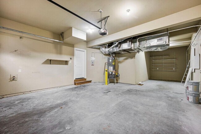 Building Photo - Elegant University Place Home with A/C, Tandem Garage, Office & Balcony Bedroom Near JBLM!