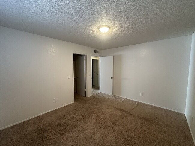 Building Photo - 13644 N Hamilton Dr