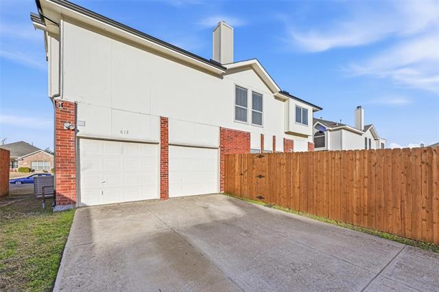 Building Photo - 613 Norwood Dr