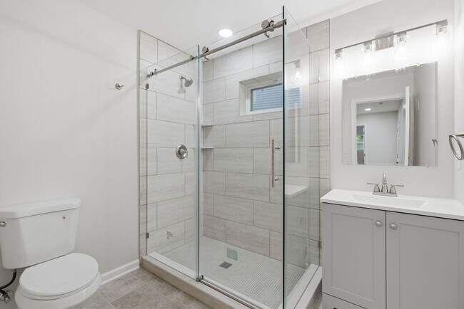 Building Photo - 18 Grandin Cir