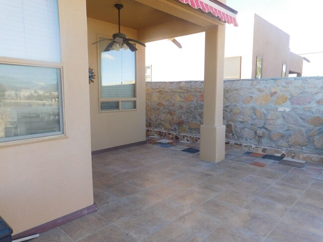 Building Photo - Beautiful 3 bedroom to bath house in the Sonoma Ranch Area.