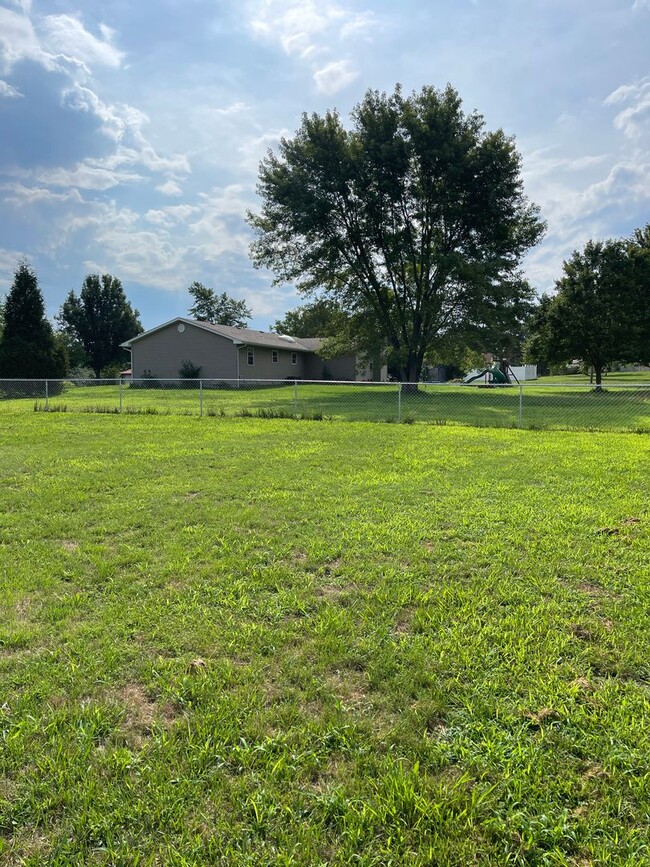 Building Photo - Available 7/25! If you are looking for a l...
