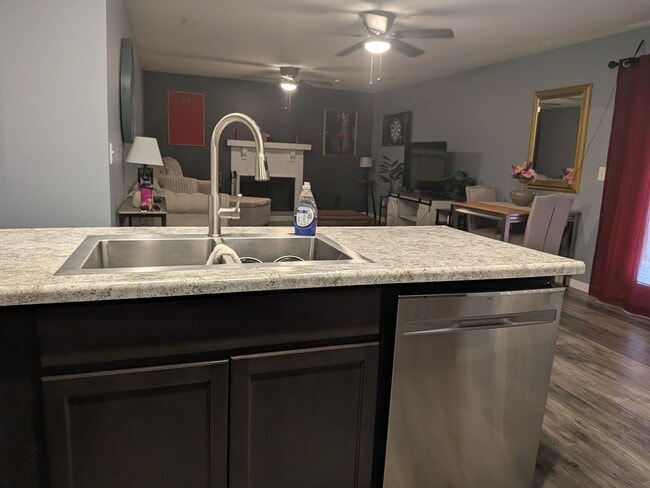 Building Photo - Fully furnished. All utilities included 3 Bed 1.5 Bath House