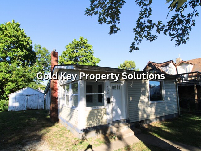 Building Photo - Cute 2 BR 1 BA House with Enclosed Porch a...