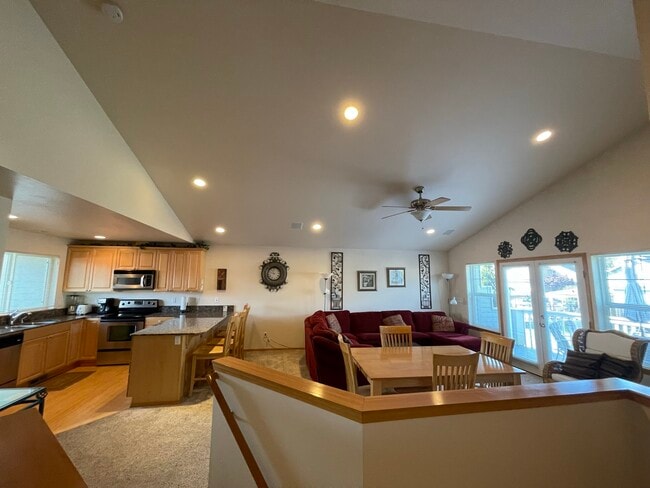 Building Photo - 221 Parkway Dr