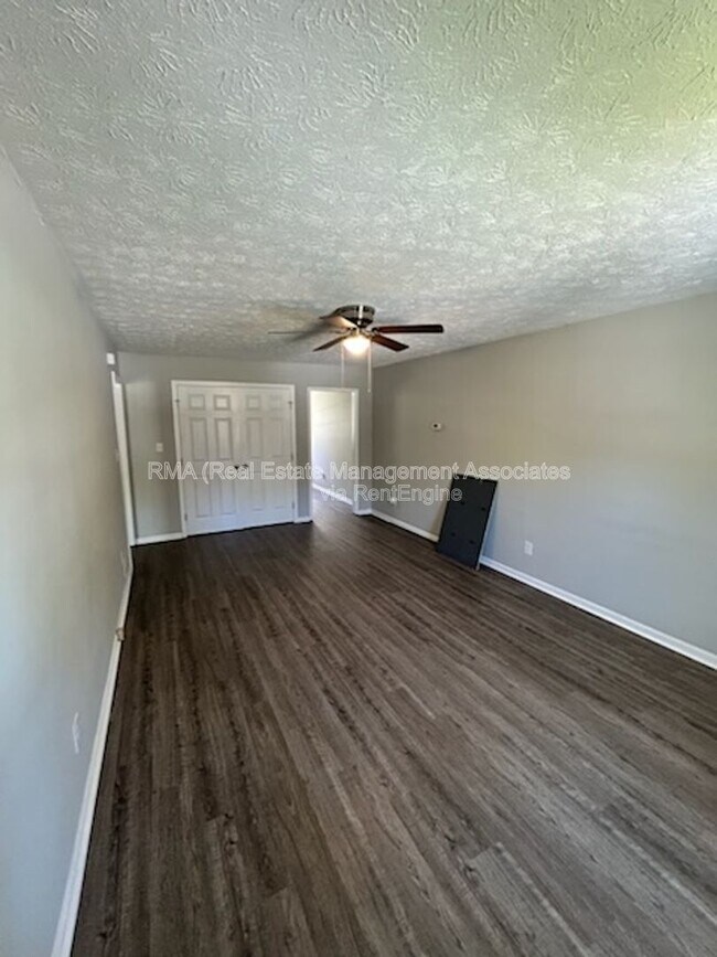 Building Photo - 254 N McDonough Rd