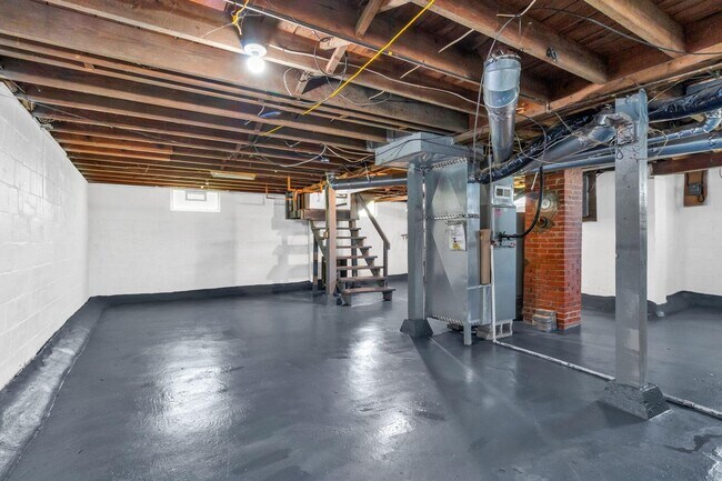 Building Photo - 1059 Lawrence Dr
