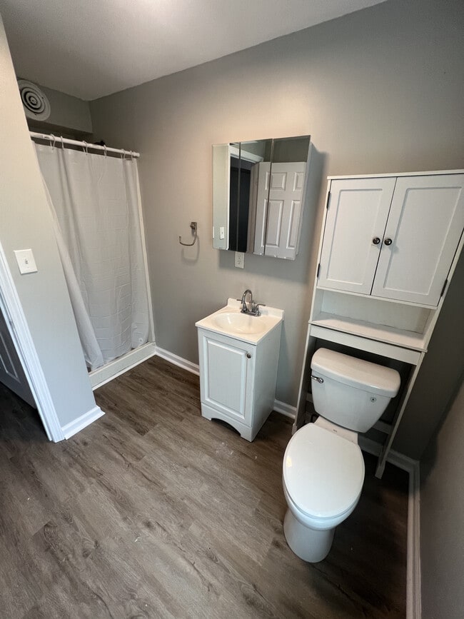 Building Photo - 315 E Park Dr