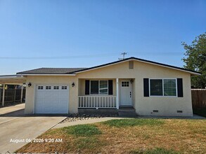 Building Photo - 1553 E Stockham Ave