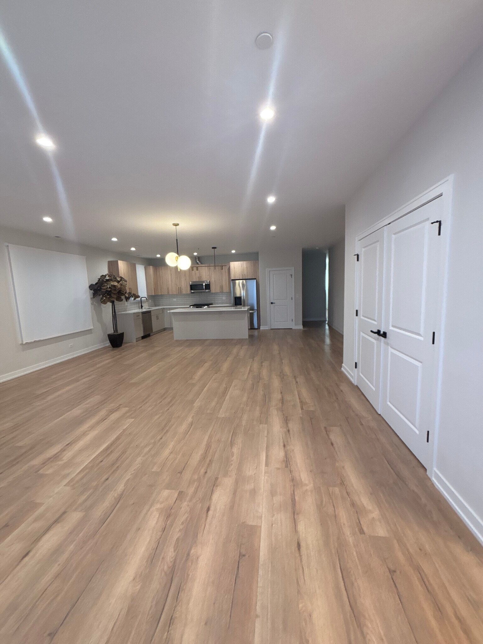 Building Photo - 6853 W Belmont Ave