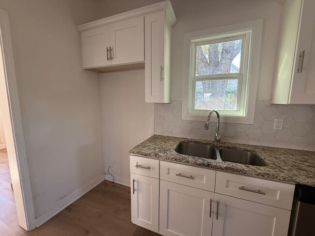 Building Photo - 105 S Magnolia St