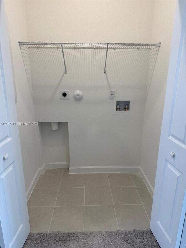 Building Photo - 2573 SE 25th Ter