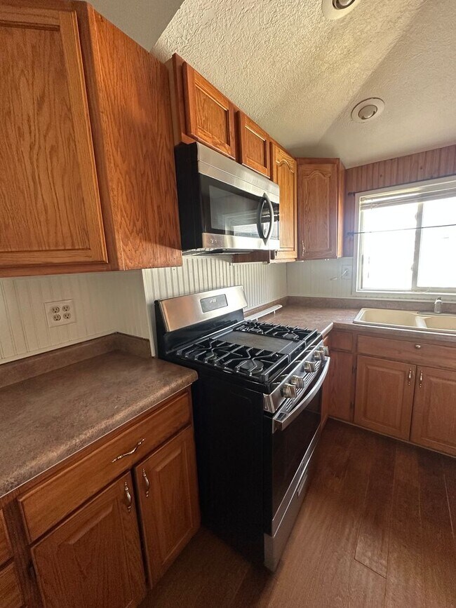 Building Photo - 646 S Coleman St