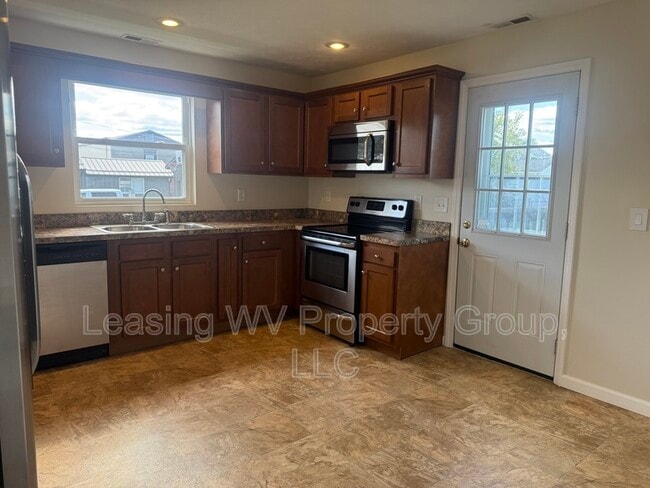 Building Photo - 413 Midland Trail