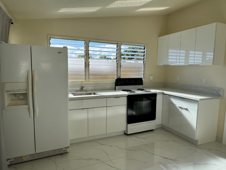 Building Photo - 1676 Hoonipo St