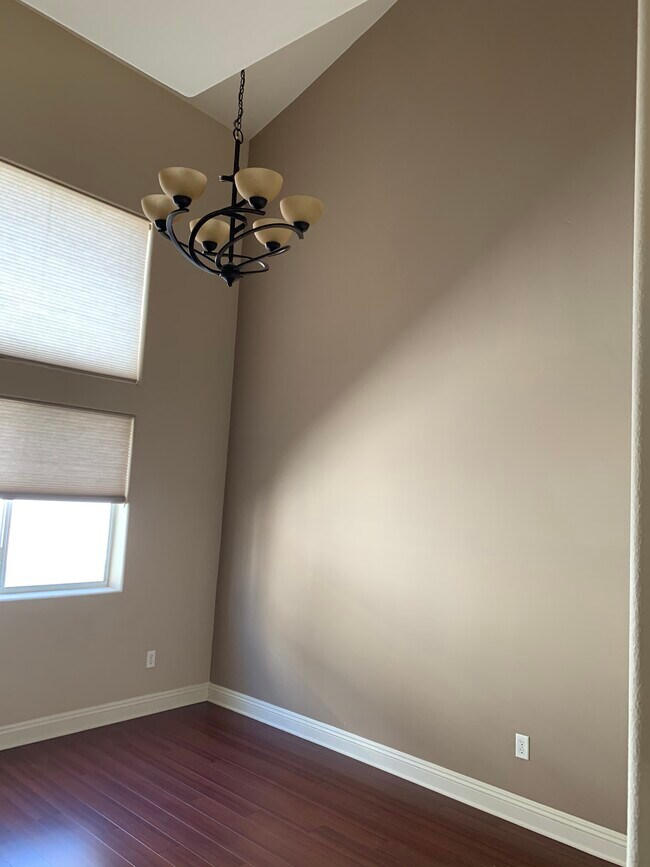 Master bedroom - 8800 Etiwanda Ave