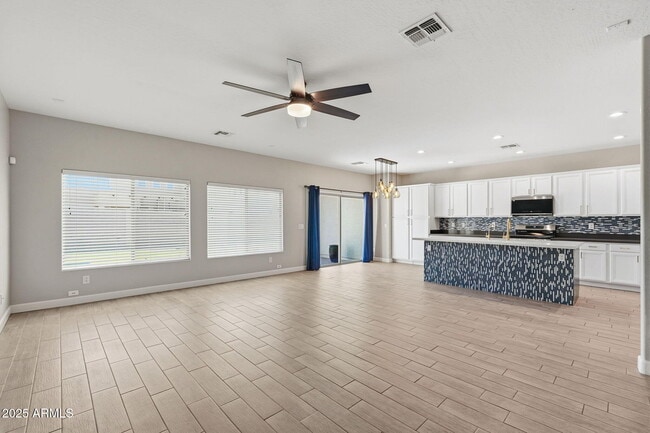 Building Photo - 10915 E Rafael Ave