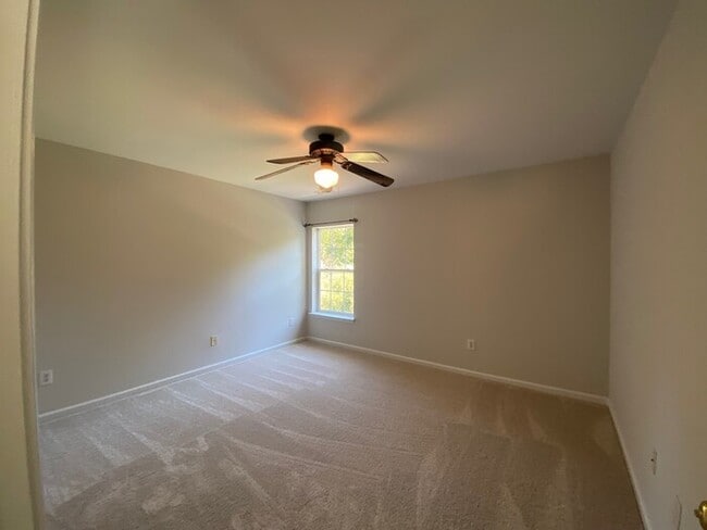 Building Photo - So much space!!!!!! So much storage!!!!!!!!