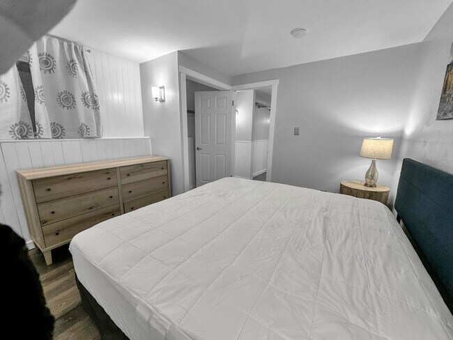 Building Photo - 2 Bedroom, 1 Bath on Peak 8! Updated unit, ground floor, great location!  Heat included!