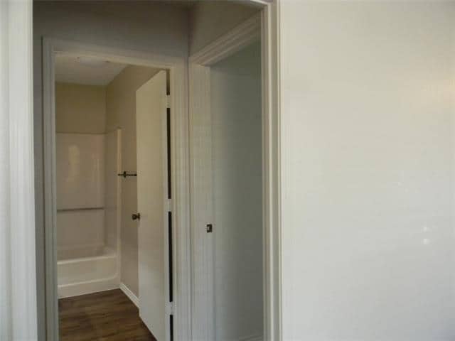 Building Photo - 809 Windcrest Dr