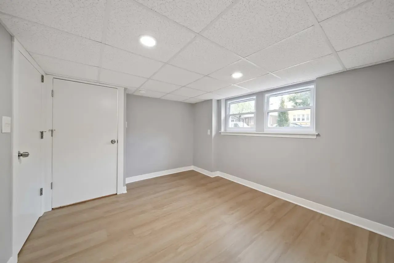 Building Photo - 4825 W George St