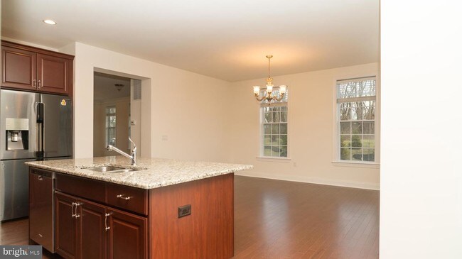 Building Photo - 2 PEACOCK Way