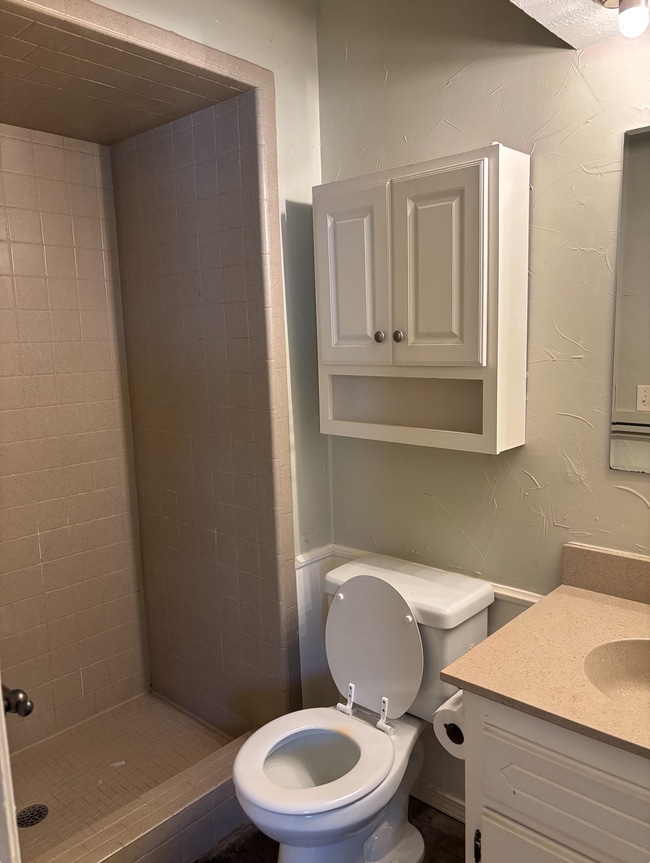 Building Photo - 3 bedroom 2 bath Edmond Duplex