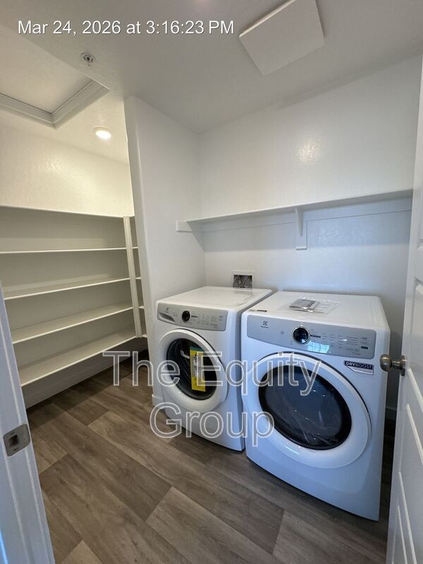 Building Photo - 2440 S Aubree St