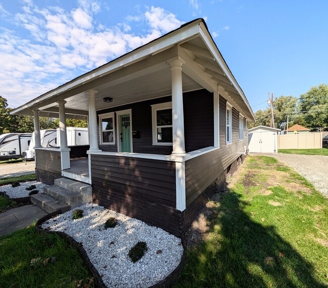 Building Photo - 307 5th Ave E