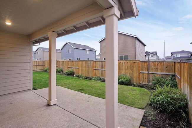Building Photo - Polished single-level 3 bed, 2 bath home in NE Salem!