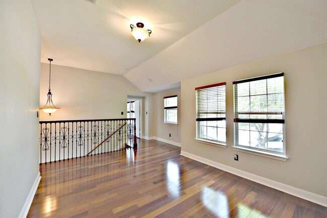 Building Photo - 679 Rusk Rd