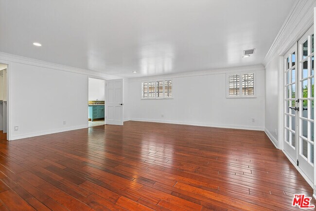 Building Photo - 322 25th St
