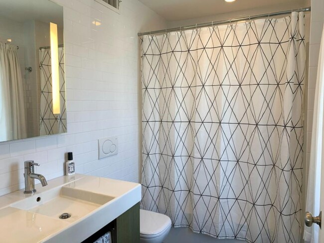 Building Photo - 1 bedroom in Cambridge MA 02141